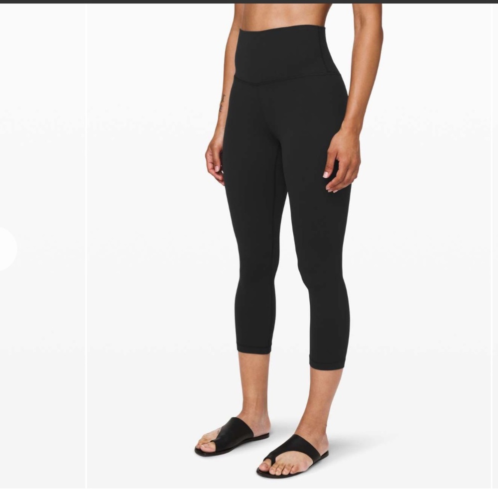 Lululemon Align Crop *21"
Black size 6
